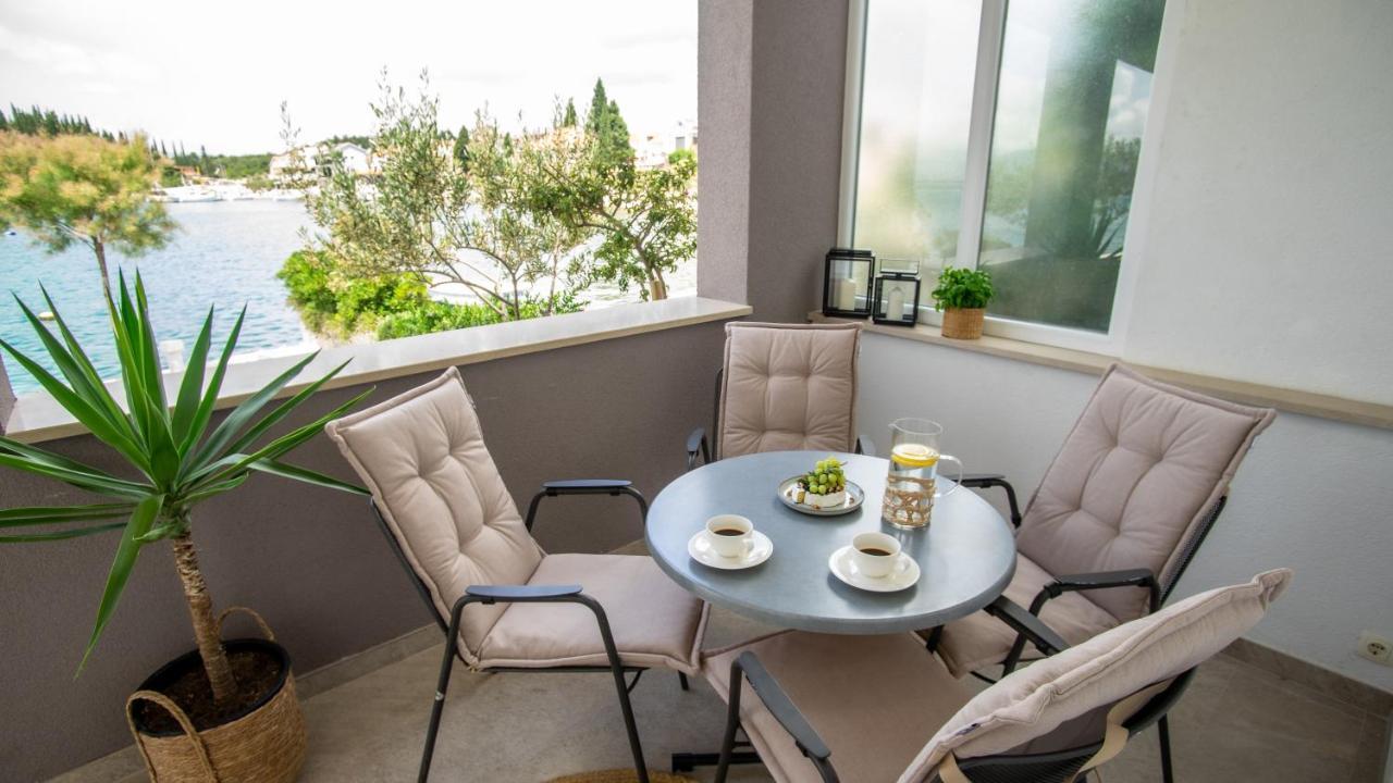 Apartment Antun - Adriatic Coast Retreat 블라체 외부 사진