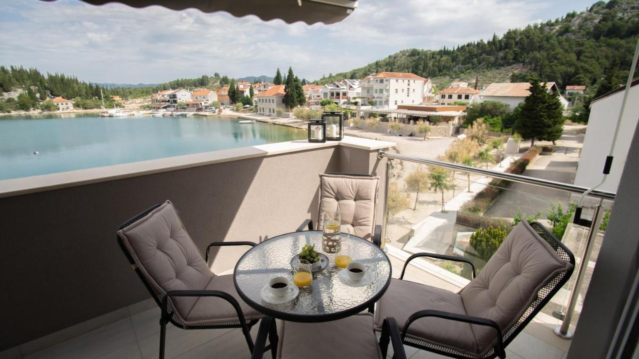 Apartment Antun - Adriatic Coast Retreat 블라체 외부 사진