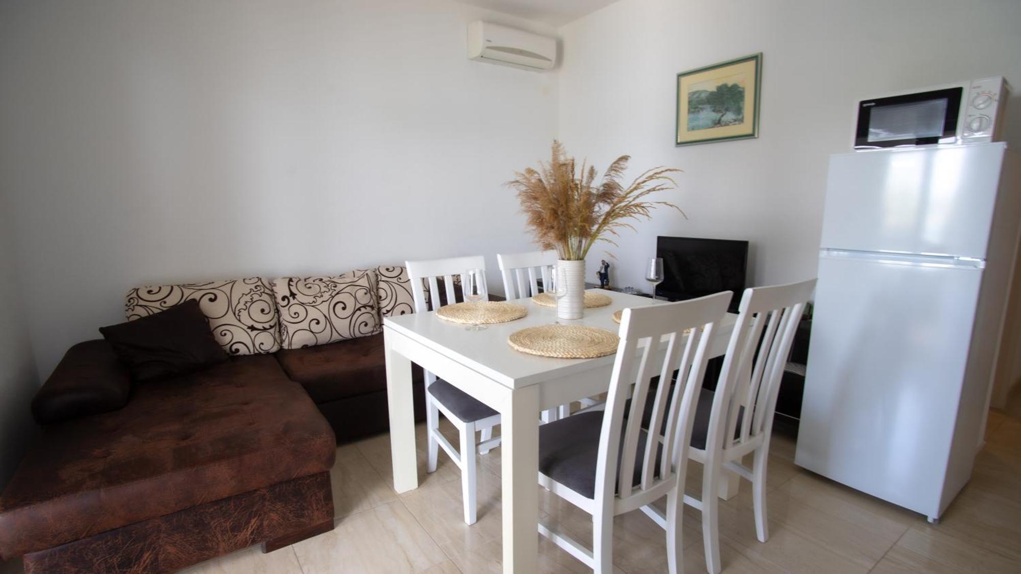 Apartment Antun - Adriatic Coast Retreat 블라체 객실 사진