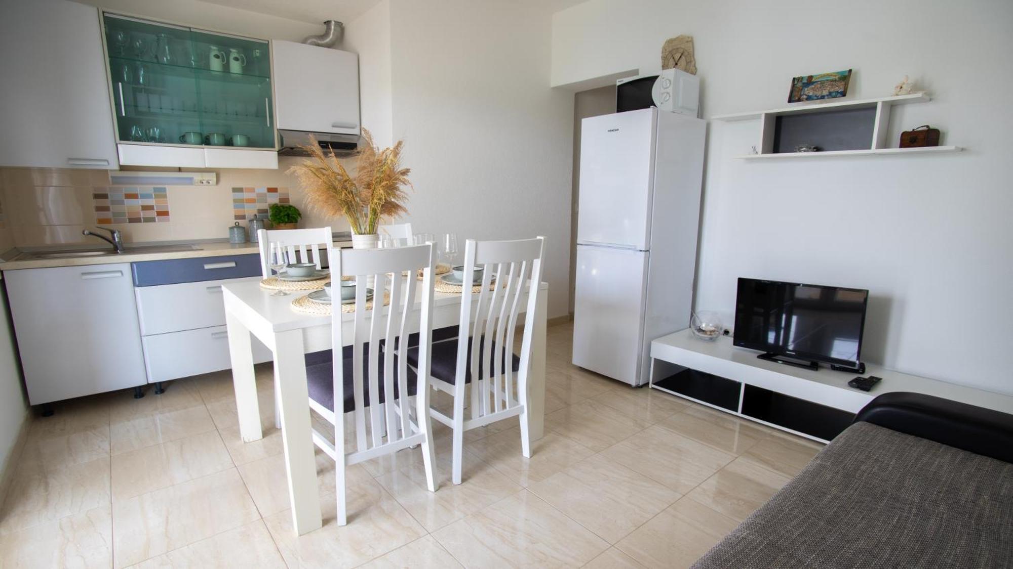 Apartment Antun - Adriatic Coast Retreat 블라체 객실 사진